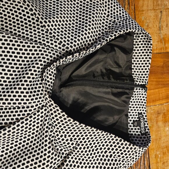 Express Skirt - Size 6 - Picture 8 of 8